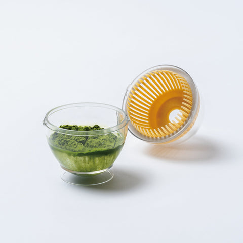 Sasara 抹茶搖杯杯蓋內建茶筅刷頭與搖好的濃抹茶(圖片僅供示意)