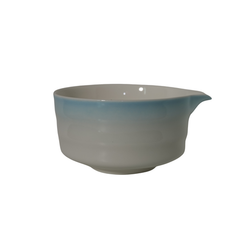 Katakuchi Matcha Bowl | Gradient Glaze & Spout Design | For Whisking and Latte Art